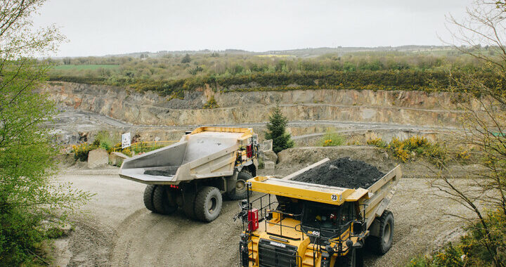 Une immense mine pollue la Bretagne, l’État ferme les yeux