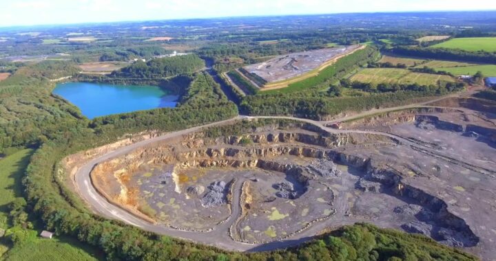 15 millions de litres de polluants dans la nature. Les élus du centre-Bretagne en colère contre la mine Imerys